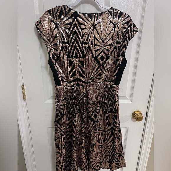 BloomChic Geometric Sequin Dolman Sleeve Midi Dress NWT sz 10, 22-24 women’s - Picture 8 of 12
